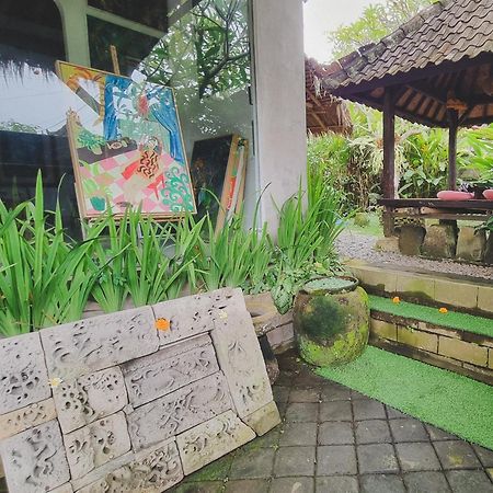 Aura Guesthouse Ubud  Bagian luar foto
