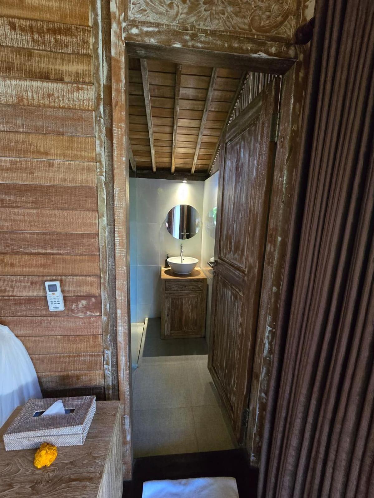 Aura Guesthouse Ubud  Bagian luar foto