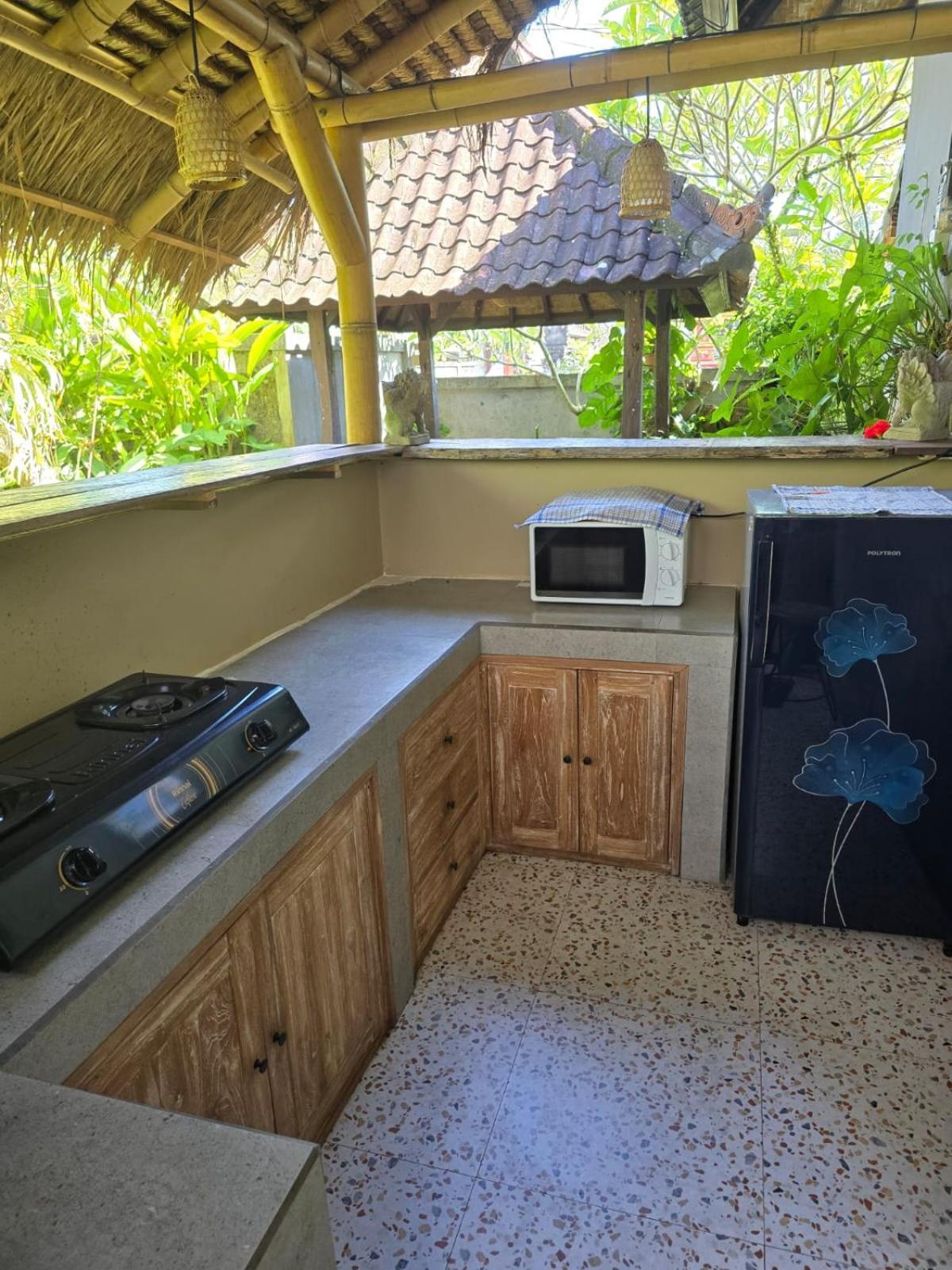 Aura Guesthouse Ubud  Bagian luar foto