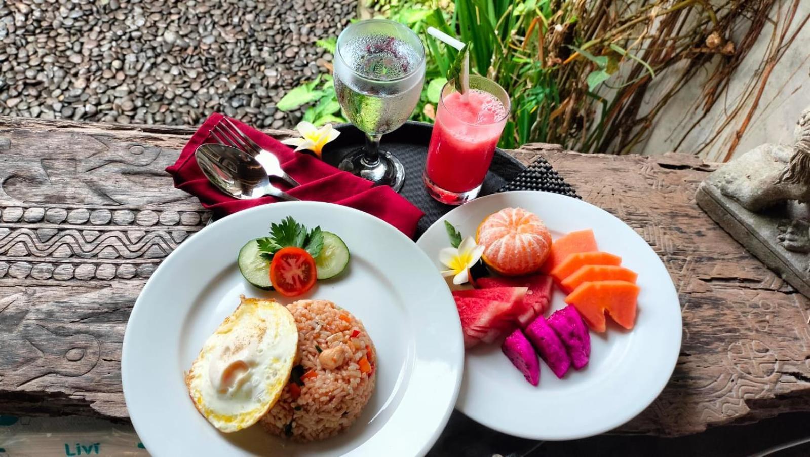 Aura Guesthouse Ubud  Bagian luar foto